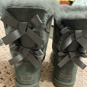Ugh Bailey Bow boots grey size 9